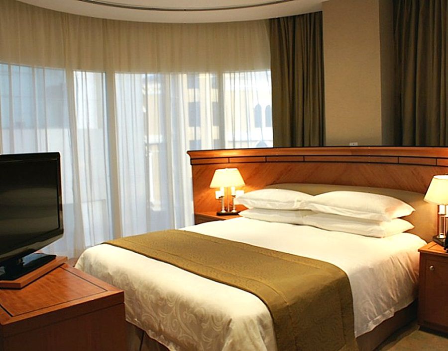 Wiseman Grand Hotel Doha Eksteriør bilde A bedroom in a hotel