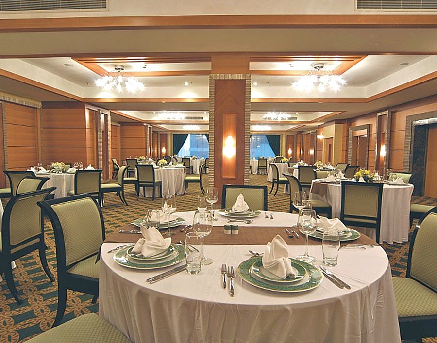 Wiseman Grand Hotel Doha Eksteriør bilde The ballroom