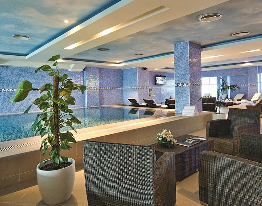 Wiseman Grand Hotel Doha Eksteriør bilde The interior of the business lounge at the airport