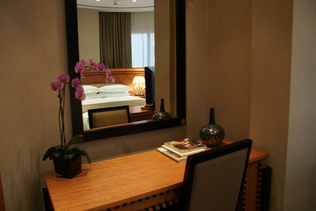 Wiseman Grand Hotel Doha Eksteriør bilde A dressing table