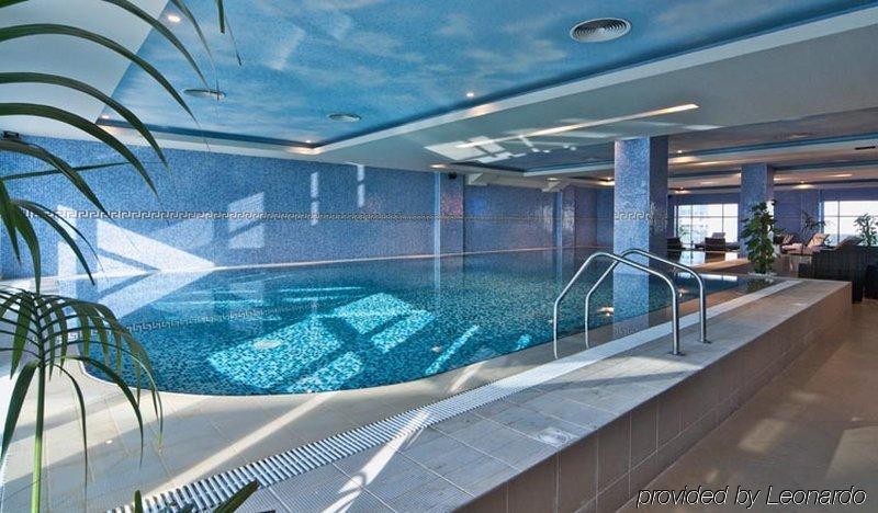 Wiseman Grand Hotel Doha Eksteriør bilde The swimming pool