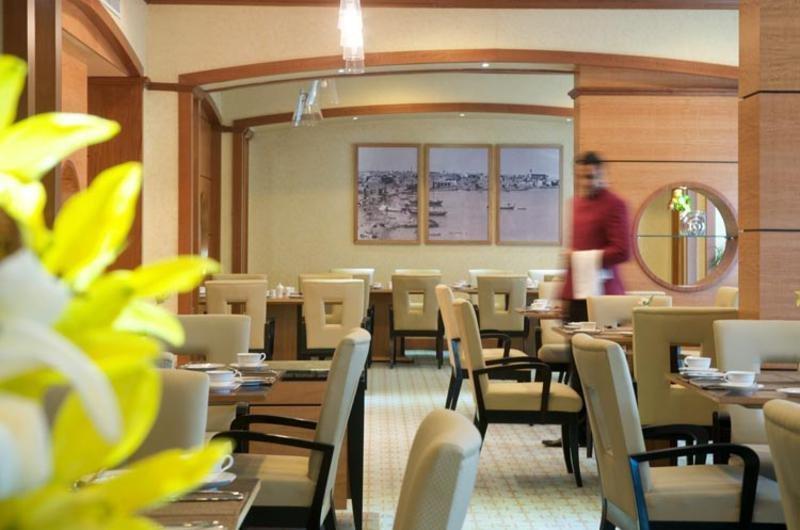 Wiseman Grand Hotel Doha Eksteriør bilde The restaurant