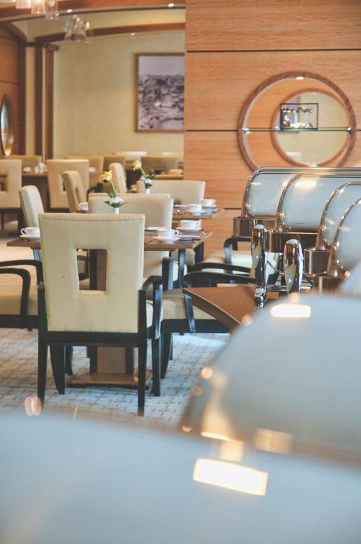 Wiseman Grand Hotel Doha Eksteriør bilde The interior of the restaurant