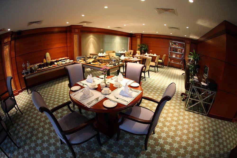 Wiseman Grand Hotel Doha Eksteriør bilde The lounge at the airport